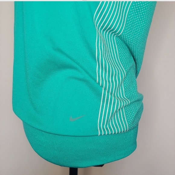 Nike Top - Picture 3 of 5